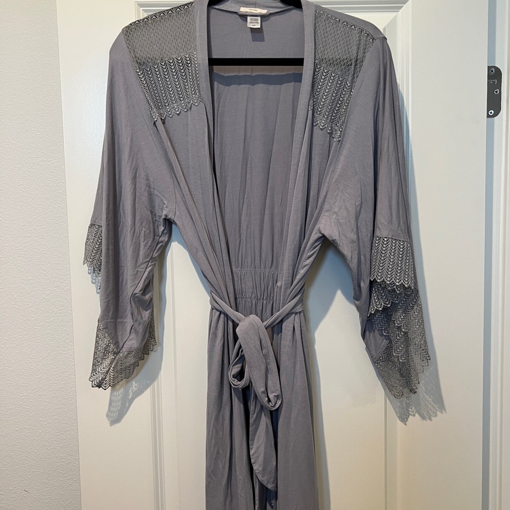 Eberjey Charcoal Soft Lace Accent Grey Purple Womens mid length Robe size small